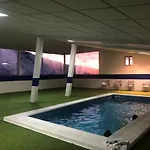 Al Lado De Plaza Con Piscina Climatizada Apartment
