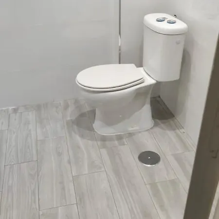Al Lado De Plaza Con Piscina Climatizada