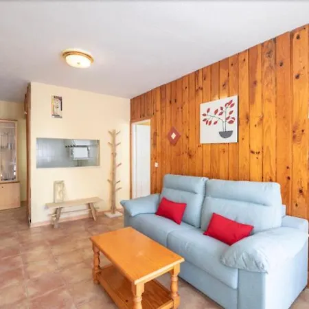 Al Lado De Plaza Con Piscina Climatizada