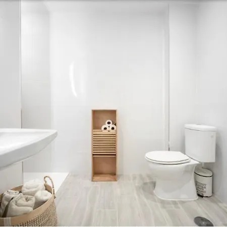 Al Lado De Plaza Con Piscina Climatizada *